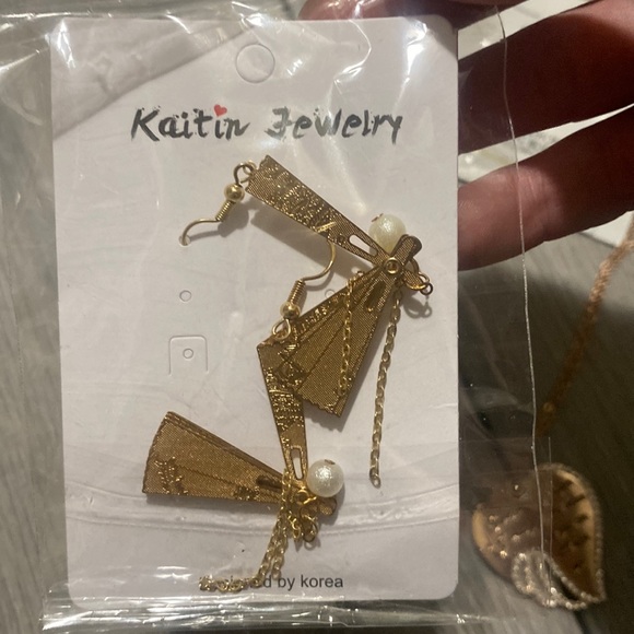 new sealed gold fan earrings. New in packaging. - Picture 1 of 4